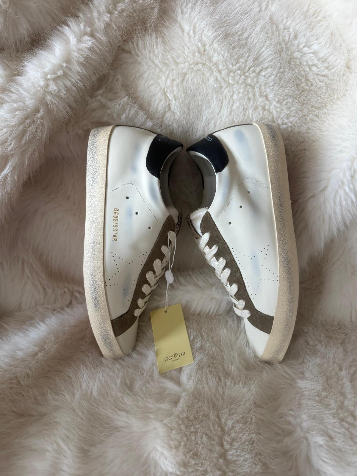 Golden Goose Super-Star — White / Olive